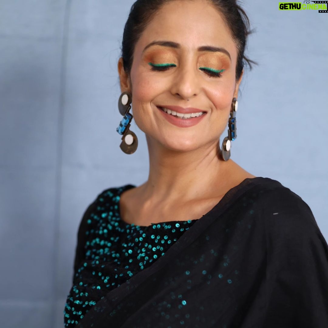 Lataa Saberwal Instagram - #nofilter ๐๐จ๐ฐ ๐ญ๐จ ๐๐๐ก๐ข๐๐ฏ๐ ๐๐ฎ๐ฅ๐ฅ ๐๐จ๐ฏ๐๐ซ๐๐ ๐ ๐จ๐ง๐ฅ๐ฒ ๐ฐ๐ข๐ญ๐ก ๐๐๐๐๐ ๐๐ ๐๐๐๐๐, ๐๐ฅ๐ฌ๐จ ๐๐ข๐ ๐ญ๐ก๐ข๐ฌ ๐๐ฒ๐๐๐ฆ๐๐ค๐๐ฎ๐ฉ ๐๐๐๐๐๐๐ ๐๐๐๐๐๐๐ ๐ Today , 3pm on my youtube channel. Link in bio... ๐ธ @shriharsh_photography #lataasaberwal #latasabharwal #lakmecccream #lakme #lakmรฉ #quickandeasymakeup #fullcoveragefoundation #makeup #makeuphacks