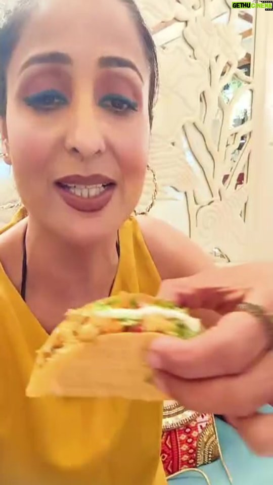 Lataa Saberwal Instagram - First Time Live 🔴 while shooting for our food vlog @cafepibatie @sethsanjeev @shriharsh_photography @mohammad_shaikh_1010 @agni__chaudhary