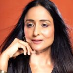 Lataa Saberwal Instagram - 🖤🖤🖤 At this stage of life I feel like colour "Black" , which absorbs everything. Want to learn more, grow more, want to absorb all the knowledge available. Life is too short to be lived small. #lataasaberwal
