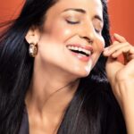 Lataa Saberwal Instagram - Smile ....an everlasting smile....a smile can bring you near to me....❤️❤️ Thank you for this click @shriharsh_photography