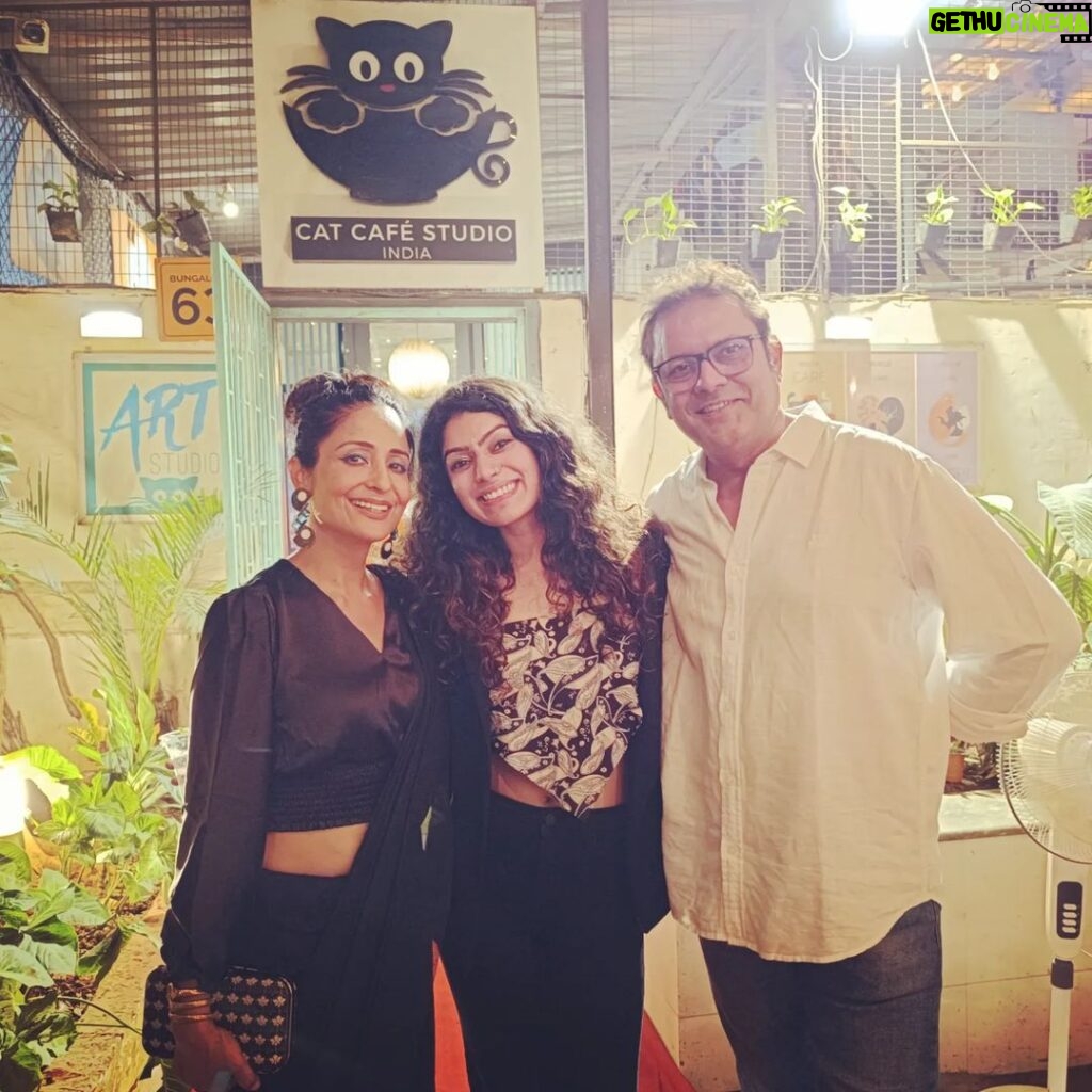 Lataa Saberwal Instagram - Our little baby has grown up and is working towards a cause. @_rishikaseth . Proud of you & thank you for inviting. Do visit @catcafestudio FULL VLOG IN. STORY @sethsanjeev