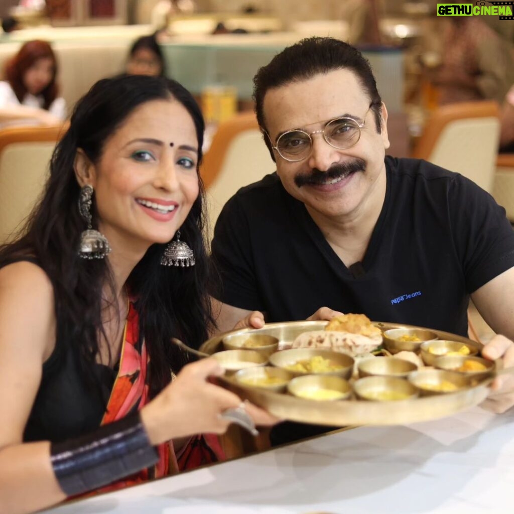Lataa Saberwal Instagram - Met Harsh after ages over "Celebrity Thali" #harshchhaya . Thank you for your precious time & advice for aspiring ACTORS. FULL VIDEO LINK IN INSTA STORY . Special thanks to Maharaja Bhog @maharajabhogmumbai #lataasaberwal #whatsinmythalitodaylataasaberwal #whatsinmythali #whatsinmybowl #whatsinmythalitoday