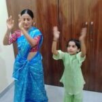 Lataa Saberwal Instagram - Ye kisne Jadu Kiya...... Hope you All like it, plz like Share and follow My ID for more new videos Ananya with her most talented, Beautiful, sweet, with soft Heart @lataa.saberwal Aunty Awsm time spend with you❤ we All love you and miss you so much.... Hope we meet soon and Enjoyed alot❤