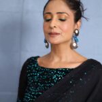 Lataa Saberwal Instagram - #nofilter 𝐇𝐨𝐰 𝐭𝐨 𝐚𝐜𝐡𝐢𝐞𝐯𝐞 𝐟𝐮𝐥𝐥 𝐜𝐨𝐯𝐞𝐫𝐚𝐠𝐞 𝐨𝐧𝐥𝐲 𝐰𝐢𝐭𝐡 𝐋𝐀𝐊𝐌𝐄 𝐂𝐂 𝐂𝐑𝐄𝐀𝐌, 𝐚𝐥𝐬𝐨 𝐝𝐢𝐝 𝐭𝐡𝐢𝐬 𝐞𝐲𝐞𝐛𝐦𝐚𝐤𝐞𝐮𝐩 𝐖𝐈𝐓𝐇𝐎𝐔𝐓 𝐁𝐑𝐔𝐒𝐇𝐄𝐒 😊 Today , 3pm on my youtube channel. Link in bio... 📸 @shriharsh_photography #lataasaberwal #latasabharwal #lakmecccream #lakme #lakmé #quickandeasymakeup #fullcoveragefoundation #makeup #makeuphacks