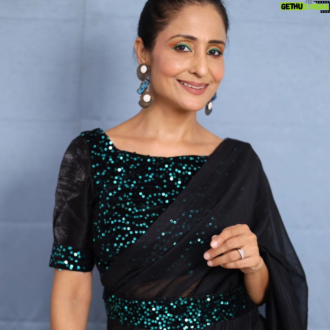 Lataa Saberwal Instagram - #nofilter ๐๐จ๐ฐ ๐ญ๐จ ๐๐๐ก๐ข๐๐ฏ๐ ๐๐ฎ๐ฅ๐ฅ ๐๐จ๐ฏ๐๐ซ๐๐ ๐ ๐จ๐ง๐ฅ๐ฒ ๐ฐ๐ข๐ญ๐ก ๐๐๐๐๐ ๐๐ ๐๐๐๐๐, ๐๐ฅ๐ฌ๐จ ๐๐ข๐ ๐ญ๐ก๐ข๐ฌ ๐๐ฒ๐๐๐ฆ๐๐ค๐๐ฎ๐ฉ ๐๐๐๐๐๐๐ ๐๐๐๐๐๐๐ ๐ Today , 3pm on my youtube channel. Link in bio... ๐ธ @shriharsh_photography #lataasaberwal #latasabharwal #lakmecccream #lakme #lakmรฉ #quickandeasymakeup #fullcoveragefoundation #makeup #makeuphacks