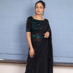 Lataa Saberwal Instagram - #nofilter 𝐇𝐨𝐰 𝐭𝐨 𝐚𝐜𝐡𝐢𝐞𝐯𝐞 𝐟𝐮𝐥𝐥 𝐜𝐨𝐯𝐞𝐫𝐚𝐠𝐞 𝐨𝐧𝐥𝐲 𝐰𝐢𝐭𝐡 𝐋𝐀𝐊𝐌𝐄 𝐂𝐂 𝐂𝐑𝐄𝐀𝐌, 𝐚𝐥𝐬𝐨 𝐝𝐢𝐝 𝐭𝐡𝐢𝐬 𝐞𝐲𝐞𝐛𝐦𝐚𝐤𝐞𝐮𝐩 𝐖𝐈𝐓𝐇𝐎𝐔𝐓 𝐁𝐑𝐔𝐒𝐇𝐄𝐒 😊 Today , 3pm on my youtube channel. Link in bio... 📸 @shriharsh_photography #lataasaberwal #latasabharwal #lakmecccream #lakme #lakmé #quickandeasymakeup #fullcoveragefoundation #makeup #makeuphacks