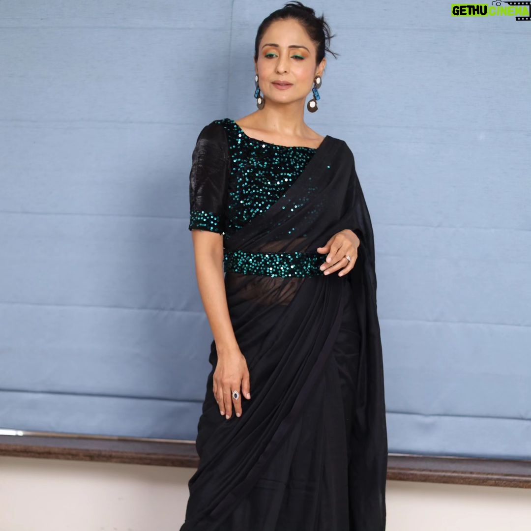 Lataa Saberwal Instagram - #nofilter ๐๐จ๐ฐ ๐ญ๐จ ๐๐๐ก๐ข๐๐ฏ๐ ๐๐ฎ๐ฅ๐ฅ ๐๐จ๐ฏ๐๐ซ๐๐ ๐ ๐จ๐ง๐ฅ๐ฒ ๐ฐ๐ข๐ญ๐ก ๐๐๐๐๐ ๐๐ ๐๐๐๐๐, ๐๐ฅ๐ฌ๐จ ๐๐ข๐ ๐ญ๐ก๐ข๐ฌ ๐๐ฒ๐๐๐ฆ๐๐ค๐๐ฎ๐ฉ ๐๐๐๐๐๐๐ ๐๐๐๐๐๐๐ ๐ Today , 3pm on my youtube channel. Link in bio... ๐ธ @shriharsh_photography #lataasaberwal #latasabharwal #lakmecccream #lakme #lakmรฉ #quickandeasymakeup #fullcoveragefoundation #makeup #makeuphacks