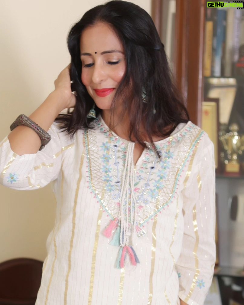 Lataa Saberwal Instagram - ๐๐ง๐๐ข๐๐ง ๐ข๐ฌ ๐ฐ๐ก๐๐ซ๐ ๐ฆ๐ฒ ๐ก๐๐๐ซ๐ญ ๐๐๐ฅ๐จ๐ง๐ ๐ฌ...๐๐จ ๐ฒ๐จ๐ฎ ๐๐ ๐ซ๐๐ ๐ญ๐ก๐๐ญ ๐ ๐๐ฎ๐ซ๐ญ๐ข ๐ข๐ฌ ๐จ๐ง๐ ๐จ๐ ๐ญ๐ก๐ ๐ฆ๐จ๐ฌ๐ญ ๐๐จ๐ฆ๐๐จ๐ซ๐ญ๐๐๐ฅ๐ ๐จ๐ฎ๐ญ๐๐ข๐ญ? Comment..๐ #lataasaberwal #kurta #kurtihaul #kurtis
