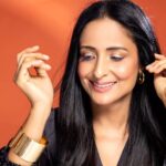 Lataa Saberwal Instagram - 🖤🖤🖤 At this stage of life I feel like colour "Black" , which absorbs everything. Want to learn more, grow more, want to absorb all the knowledge available. Life is too short to be lived small. #lataasaberwal