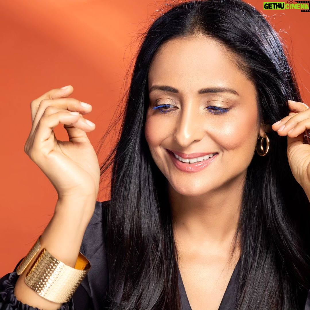 Lataa Saberwal Instagram - π€π€π€ At this stage of life I feel like colour "Black" , which absorbs everything. Want to learn more, grow more, want to absorb all the knowledge available. Life is too short to be lived small. #lataasaberwal