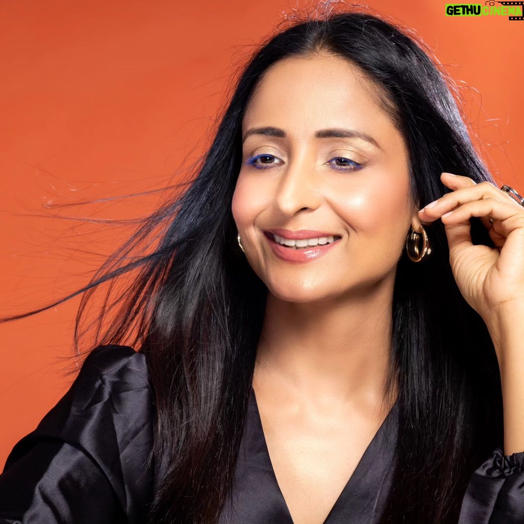 Lataa Saberwal Instagram - π€π€π€ At this stage of life I feel like colour "Black" , which absorbs everything. Want to learn more, grow more, want to absorb all the knowledge available. Life is too short to be lived small. #lataasaberwal