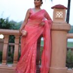 Lataa Saberwal Instagram - 💗💗💗 #lataasaberwal PC 📷 @shriharsh_photography #saree #sareelove #sareelover #sareefashion #sareecollection #sareeindia #sareeaddict #sareestyle #sareeonline