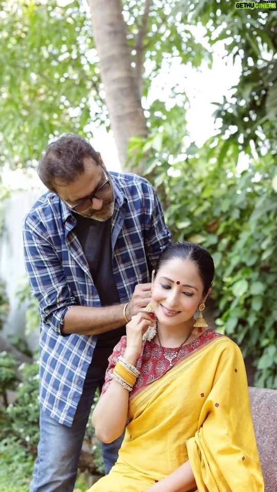 Lataa Saberwal Instagram - ❤️❤️❤️ @sethsanjeev 📷🎥 @shriharsh_photography @mohammad_shaikh_1010 Editing @subhash_pal18990 #lataasaberwal #cottonsaree #cottonsarees #cottonsareelover #cottondareeslove #cottonsareecollections #cottonsarees #cottonsareelove #couplegoals #couple #couples #couplegoals❤ #couplelove #coupleshoot #couplephotography #couplegoal