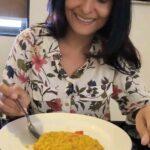 Lataa Saberwal Instagram - 𝑬𝒂𝒕𝒊𝒏𝒈 अनाज 😋 𝒂𝒇𝒕𝒆𝒓 7 𝒅𝒂𝒚𝒔 𝒐𝒇 𝑨𝒉𝒂𝒓𝒗𝒆𝒅𝒂 𝒅𝒊𝒆𝒕 𝒇𝒐𝒓 𝒂𝒄𝒊𝒅𝒊𝒕𝒚. 𝑫𝒊𝒅 𝒕𝒉𝒊𝒔 𝒇𝒐𝒓 𝒕𝒉𝒆 𝒇𝒊𝒓𝒔𝒕 𝒕𝒊𝒎𝒆 𝒊𝒏 𝒎𝒚 𝒍𝒊𝒇𝒆!! #lataasaberwal #vegan #aharveda #naturopathie #healthylunch #healthylifestyle #healthyfood #health #healthyeating #healthyrecipes #healthybreakfast #healthyskin #healthymealpreps #healthymeals #healthyliving #healthiswealth #whatsinmybowl #whatsinmylunchbox #whatsinmypyaalitidaywithlataasaberwal #whatsinmythalitodaylataasaberwal #whatsinmythalitoday