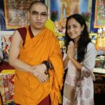Lataa Saberwal Instagram - So fortunate to get blessings of Renpoche la...on Budha Purnima . Happy Budha Purnima 🙏🙏 @barkhamadan17 #lataasaberwal #nofilterlataa