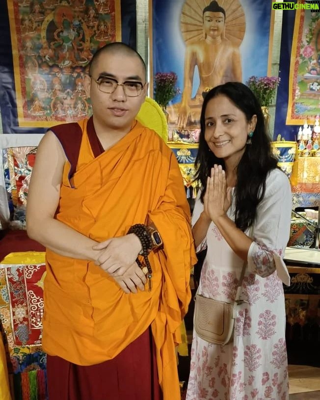 Lataa Saberwal Instagram - So fortunate to get blessings of Renpoche la...on Budha Purnima . Happy Budha Purnima 🙏🙏 @barkhamadan17 #lataasaberwal #nofilterlataa