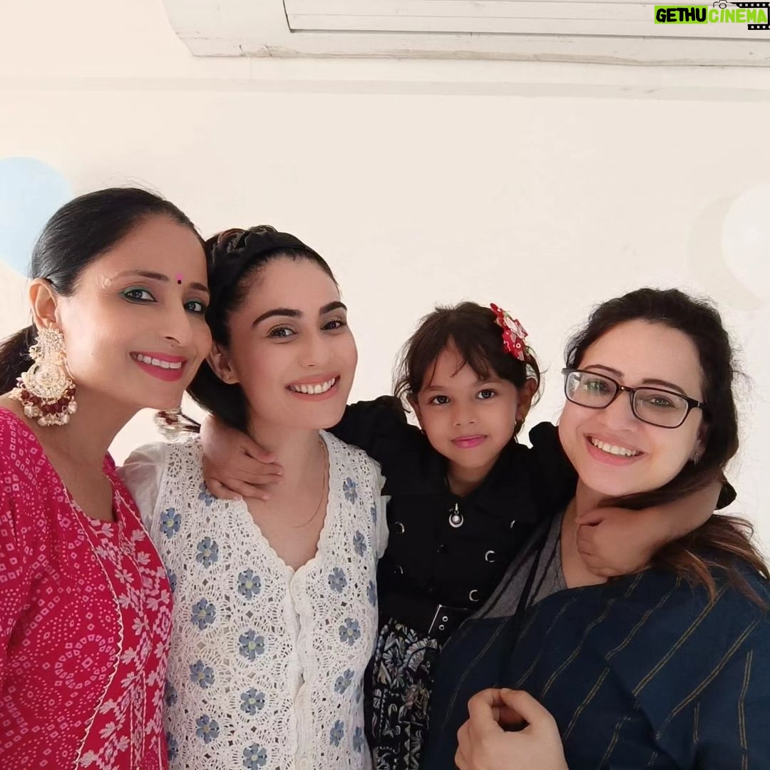 Lataa Saberwal Instagram - With my favourites 💗💗. We meet so many people but some bonds are everlasting. Love you @poojajoshiarorareal @sonia_kour4