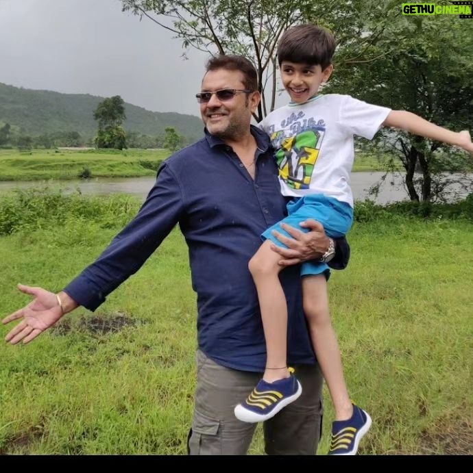 Lataa Saberwal Instagram - Happy father's day to adorable father @sethsanjeev #sanjeevseth #lataasaberwal #khaudostsanjeevseth #mommyaarav