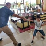Lataa Saberwal Instagram - Happy father's day to adorable father @sethsanjeev #sanjeevseth #lataasaberwal #khaudostsanjeevseth #mommyaarav