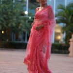 Lataa Saberwal Instagram - 💗💗💗 #lataasaberwal PC 📷 @shriharsh_photography #saree #sareelove #sareelover #sareefashion #sareecollection #sareeindia #sareeaddict #sareestyle #sareeonline