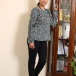 Lataa Saberwal Instagram - 7 𝙘𝙡𝙖𝙨𝙨𝙞𝙘 𝙬𝙤𝙧𝙠 𝙤𝙪𝙩𝙛𝙞𝙩𝙨 . Full video on my YouTube channel. Link in bio 📸 @shriharsh_photography #lataasaberwal #nofilterlataa #workwear #officeoutfit #officewear #classic #classicoutfit #officelady #clasdicoutfit #outfitoftheday #outfitideas #outfits