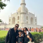 Lataa Saberwal Instagram - One of the masterpieces of world’s heritage ❤️❤️ …TAJ MAHAL #agra #lataasaberwal #authenticallylataa #family #familytime #familygoals #mommyaarav