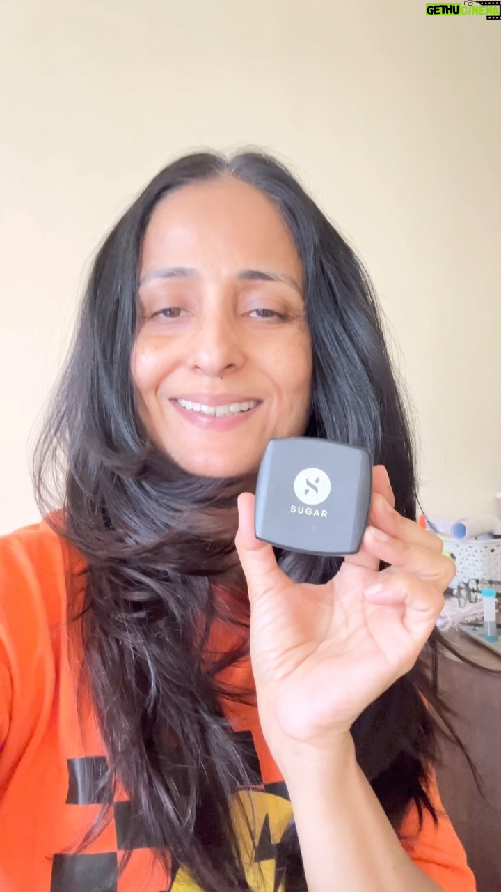 Lataa Saberwal Instagram - Vanity ki safaai… Diwali cleaning & my few favourite makeup products. #nofilter only sunlight #lataasaberwal #authenticallylataa #makeup #makeupproducts #favouritemakeup #affordable #affordabkemakeup #makeuptutorial #mskeupaddict #makeuplover #mskeuplooks #make