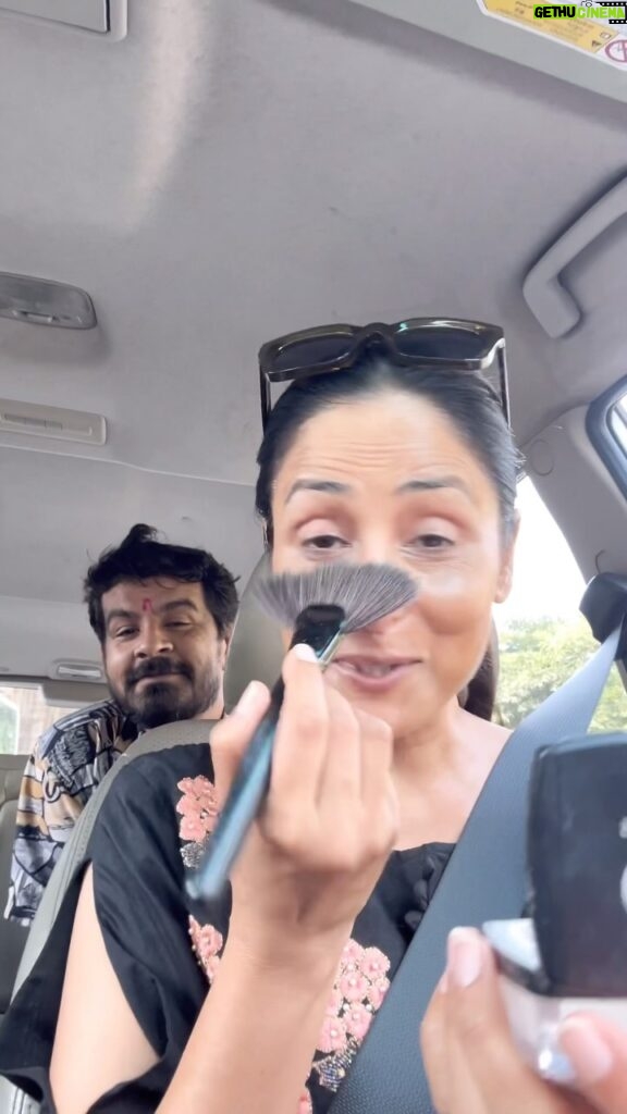 Lataa Saberwal Instagram - Makeup challenge!! 😀😀 Full makeup in moving car. Don’t look at me look at my team 😂😂 behind!! **No filter** @shriharsh_photography @sethsanjeev #lataasaberwal #authenticallylataa #makeupchallenge #makeup #makeupideas #naturalmakeup #nomakeup #nofilter #naturalmakeup #makeuptutorial #makeupoftheday