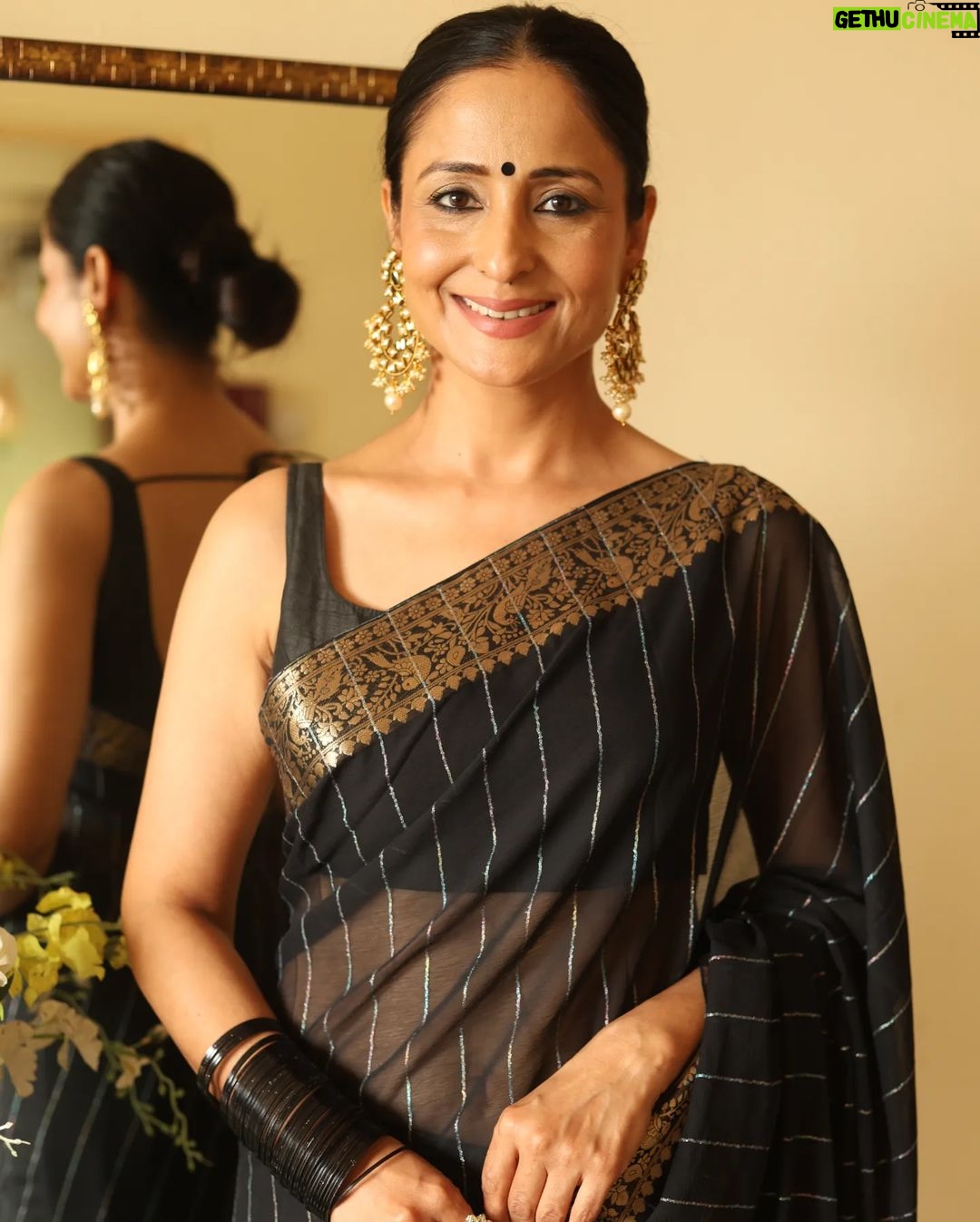 Lataa Saberwal Instagram - For me it's always the *saree season* . Full haul on my YouTube channel. Link in bio. #lataasaberwal #authenticallylataa #saree #sareelove #sareefashion #sareelover #sareelovers #sareecollection #sareeindia #sareeaddict #sareestyle #sareeonline @amazondotin
