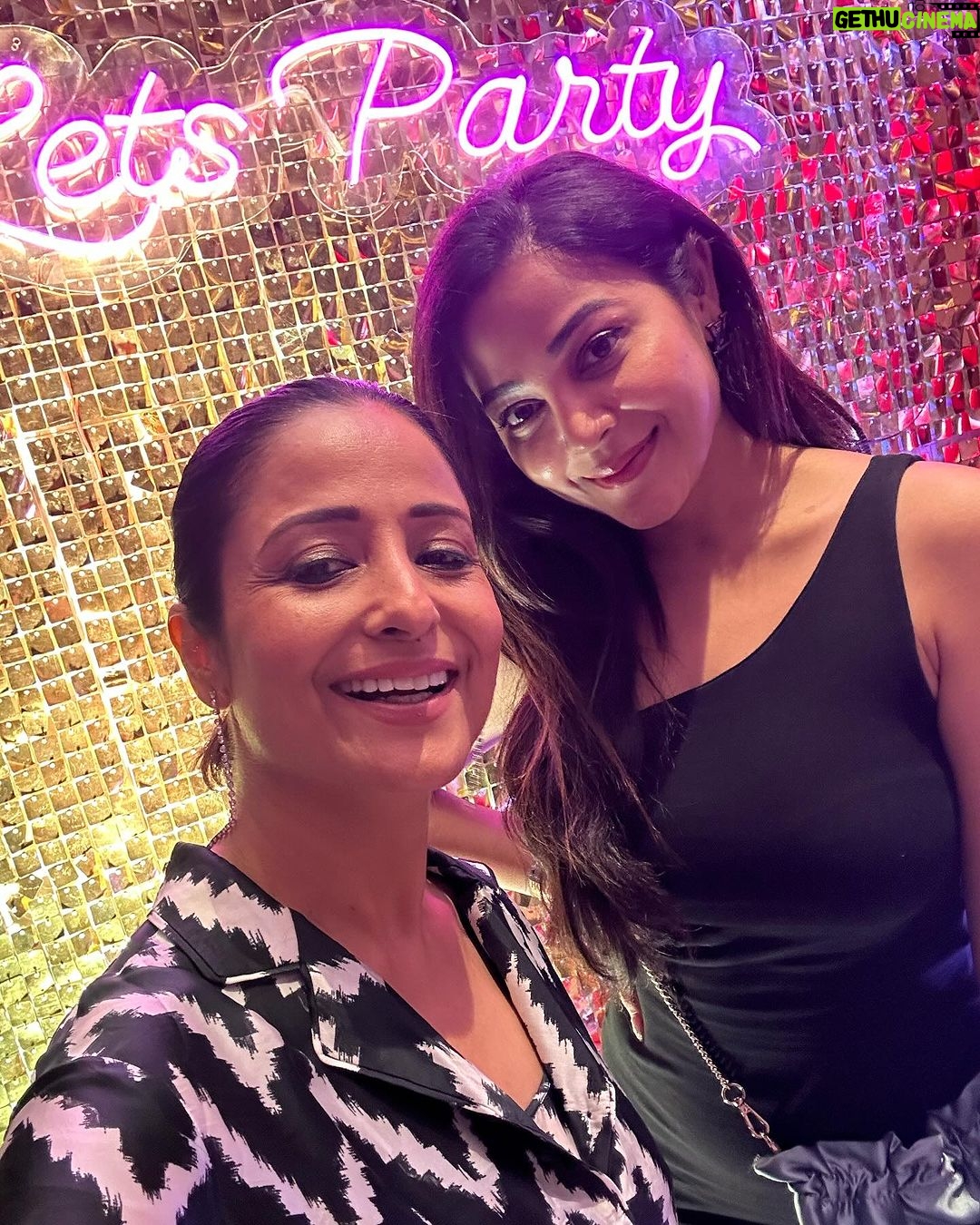 Lataa Saberwal Instagram - Our heart is where good food is😋. My favourite 🔥girl @kaveripriyam_official . Chef Sadik not just a culinary maestro but the warmest chef I have met. Thank you for a great food experience @gomamumbai @nehaantani88 Radisson Mumbai Goregaon
