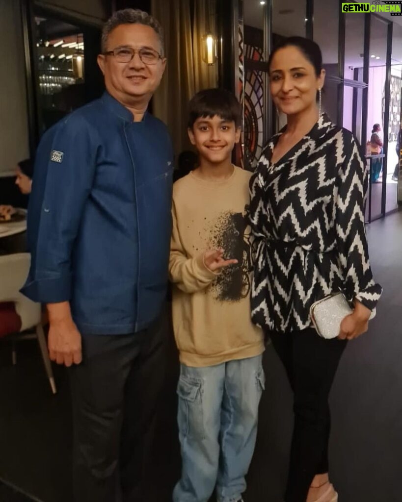 Lataa Saberwal Instagram - Our heart is where good food is😋. My favourite 🔥girl @kaveripriyam_official . Chef Sadik not just a culinary maestro but the warmest chef I have met. Thank you for a great food experience @gomamumbai @nehaantani88 Radisson Mumbai Goregaon