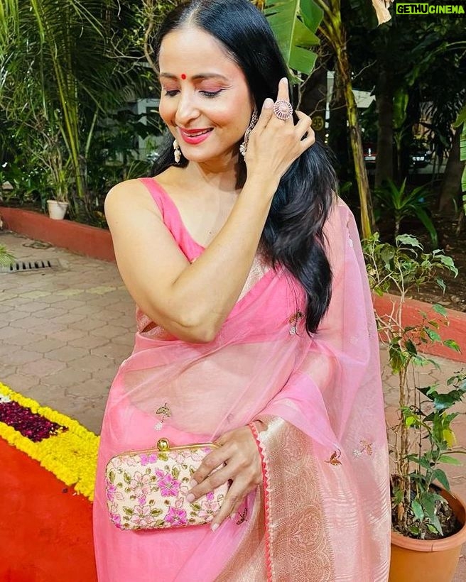 Lataa Saberwal Instagram - Fun , laughter and good food. We had a great time at the wedding @loshetty . Thank you for these lovely pics @tulikkaupadhyay