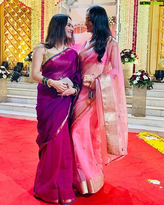 Lataa Saberwal Instagram - Fun , laughter and good food. We had a great time at the wedding @loshetty . Thank you for these lovely pics @tulikkaupadhyay