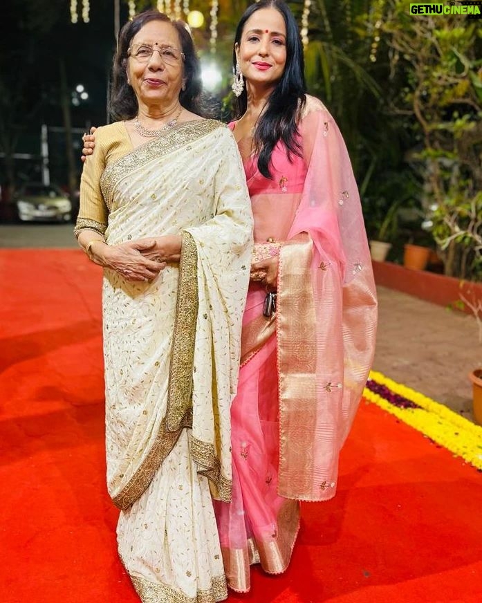 Lataa Saberwal Instagram - Fun , laughter and good food. We had a great time at the wedding @loshetty . Thank you for these lovely pics @tulikkaupadhyay