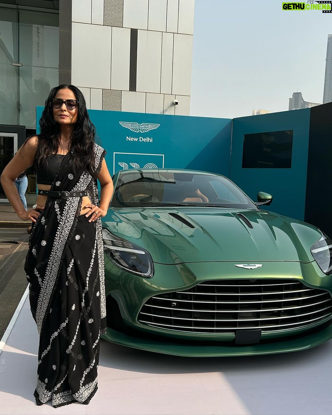 Lataa Saberwal Instagram - Mirror mirror on the wall who’s the stunning of them all!!? 😂 Definitely Aston Martin ! Had a great time at Bombay Times Fashion Week . @shwetaroy0801 @timesofindia @puspanjalicouture @mrsindiaqueenofficial @astonmartin #lataasaberwal #authenticallylataa #bombaytimesfashionweek #timesofindia #bt #fashionweek #bombayfashion #bombaytimesfashionweek2023