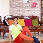 Lataa Saberwal Instagram - I couldn’t sit because of backache !! This exercise was a saviour ! ❤️ **If suffering from acute backache then please consult your doctor before performing ** #lataasaberwal #authenticallylataa #backpain #backstrength #backstretch #backache #backworkout #backexercise #backexercises #backexercisesforwomen #backexercisesathome #homeexercise #homeworkout #easyhomeworkouts #easyhomeworkout #easyrecipes