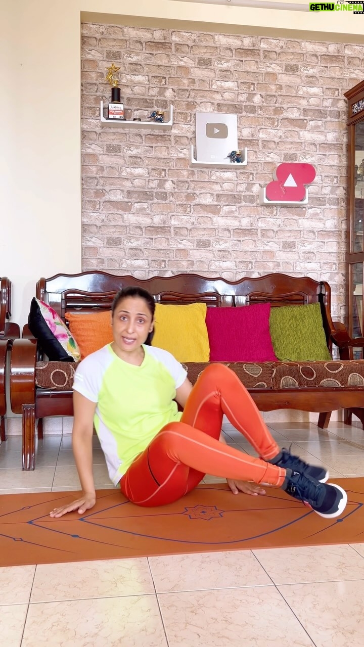 Lataa Saberwal Instagram - I couldn’t sit because of backache !! This exercise was a saviour ! ❤️ **If suffering from acute backache then please consult your doctor before performing ** #lataasaberwal #authenticallylataa #backpain #backstrength #backstretch #backache #backworkout #backexercise #backexercises #backexercisesforwomen #backexercisesathome #homeexercise #homeworkout #easyhomeworkouts #easyhomeworkout #easyrecipes
