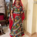 Lataa Saberwal Instagram - Garba & Navratri mark the beginning of the festive season. Last moment designed my old shoes by sticking my son’s craft items on it. Great fun doing something on your own ☺️☺️ #lataasaberwal #authenticallylataa