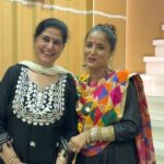Lataa Saberwal Instagram - Not just about “Good food” but what an experience meeting Sunmeet Ji and her family . Thank you Sunmeet ji for so much warmth and guilt free eating experience. She is the winner of “Koun Banega Crorepati “ 2019 ( Jackpot ) 🧿. Thank you for your words of wisdom ❤️❤️ #lataasaberwal #authenticallylataa #inspiration #inspirational #motivationalquotes #motivation #inspirations #motivational #inspiring #motivationalspeaker