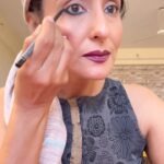 Lataa Saberwal Instagram - Recreating Kareena Kapoor’s Kohl Eye Makeup for this Garba season 😊❤️ Kohl Lakmé Insta cool @lakmeindia Mascara Lakmé eyeconic @lakmeindia Compact @maybelline_ind Lipstick Lakmé absolute liquid @lakmeindia #lataasaberwal #authenticallylataa #easymakeup #kohl #kajallook #kajal #quickmakeup #fastmakeup #kohleyes #smokylook #smokyeyes #easysmokyeye #naturakmakeup78 #makeuptutorial