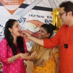Lataa Saberwal Instagram - My 1 Million Insta family celebration surprisingly happened with an extremely inspiring lady Sangeeta ji owner of Sangeeta's Kitchen. Sangeeta ji proved how one can change adversity into prosperity. Thank you my team and my dear husband for supporting me always. A big thanks to all my insta family members for helping me reach here...Many more celebrations to come!! #lataasaberwal #authenticallylataa #1million #1m #1millioninstafamily #1millioninstagram #lataasaberwal #motivation #inspiration