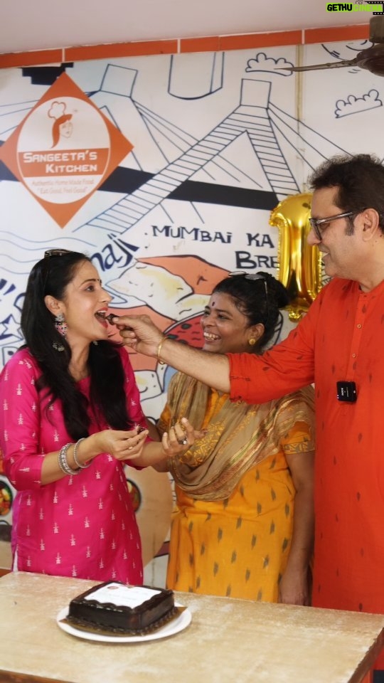 Lataa Saberwal Instagram - My 1 Million Insta family celebration surprisingly happened with an extremely inspiring lady Sangeeta ji owner of Sangeeta's Kitchen. Sangeeta ji proved how one can change adversity into prosperity. Thank you my team and my dear husband for supporting me always. A big thanks to all my insta family members for helping me reach here...Many more celebrations to come!! #lataasaberwal #authenticallylataa #1million #1m #1millioninstafamily #1millioninstagram #lataasaberwal #motivation #inspiration
