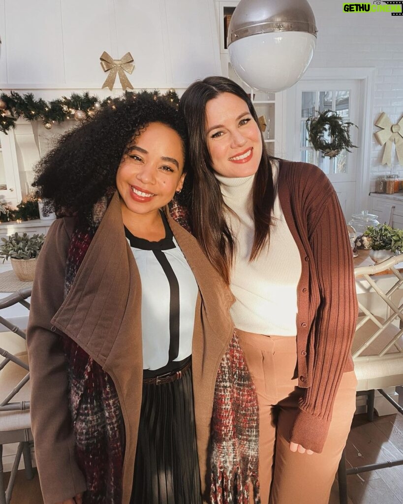 Latonya Williams Instagram - 🇨🇦Did you know you could watch #thepictureofchristmas anytime on @city_tv on demand?? Available until the 26th! #christmasqueens #christmasmodeon