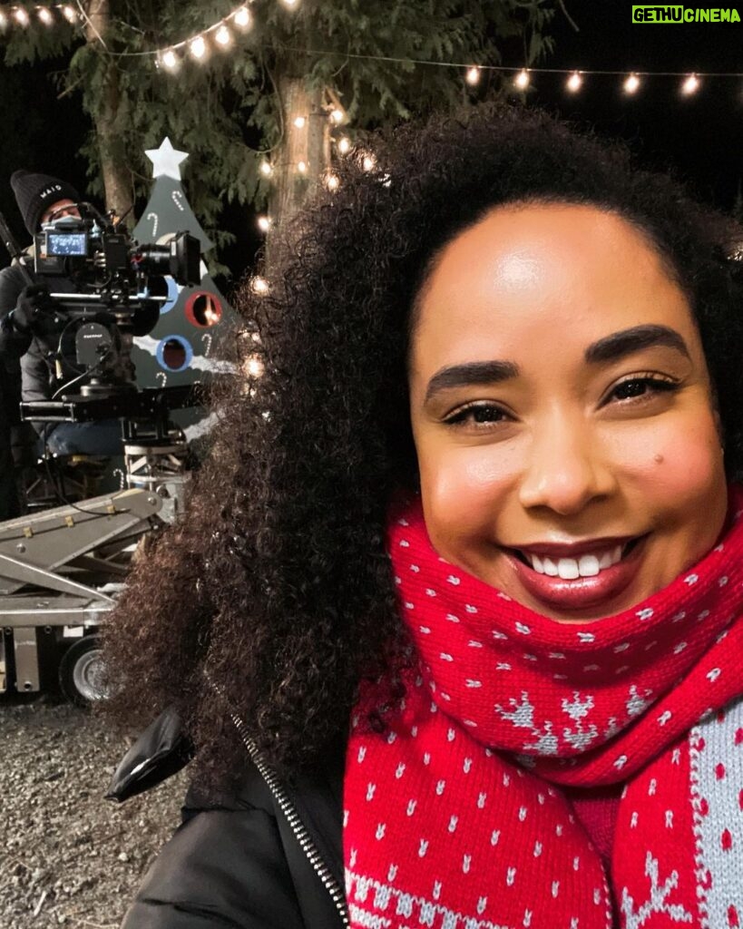 Latonya Williams Instagram - TONIGHT you can watch that one time we filmed a Christmas movie and it was actually cold outside ❄️ 8pm @city_tv 🇨🇦 THRILLED I got to work with Director @davidistrasser and Writer @wowzagirlrox again as well as a lot of other fab familiar faces (@mrbrendantaylor @_matt_hammer @robekkirsten 😘). @chelseaxhobbs @gilespanton and @_milajones_ are tooooo cute in this one y’all gotta see it! 🤩 #thepictureofchristmas #christmasmovies