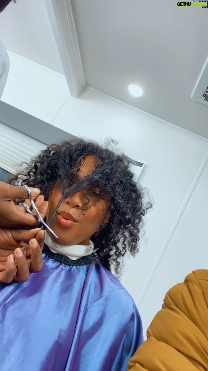 Latonya Williams Instagram - Hair & Makeup Trailer moments from the night we wrapped #merryliddlechristmasbaby Happy Birthday @kendalldorsey1 you are pure magic. Thank you for blessing as all with your talent and presence✨ #behindthescenes #kellyrowland #christmasmovies #itsawonderfullifetime