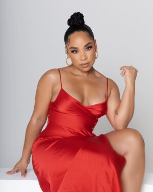 Latonya Williams Instagram - Merry Christmas❤️

📸 @bokocecile 
Hair @kendalldorsey1
MU @markquirimit
Stylist @jenniferudechukwu