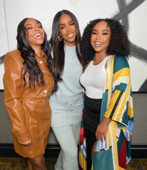 Latonya Williams Instagram - Ready to fast-forward to Christmas cuz SAME!!❤️🎄You won’t want to miss my new Christmas movie #MerryLiddleChristmasBaby on November 27th as part of the #ItsAWonderfulLifetime Christmas line-up, only on @lifetimetv! 

Hair @kendalldorsey1 
Makeup @miyakemakeup 

#kellyrowland #breshawebb #lifetimemovie #liddlesisters #christmasmovies