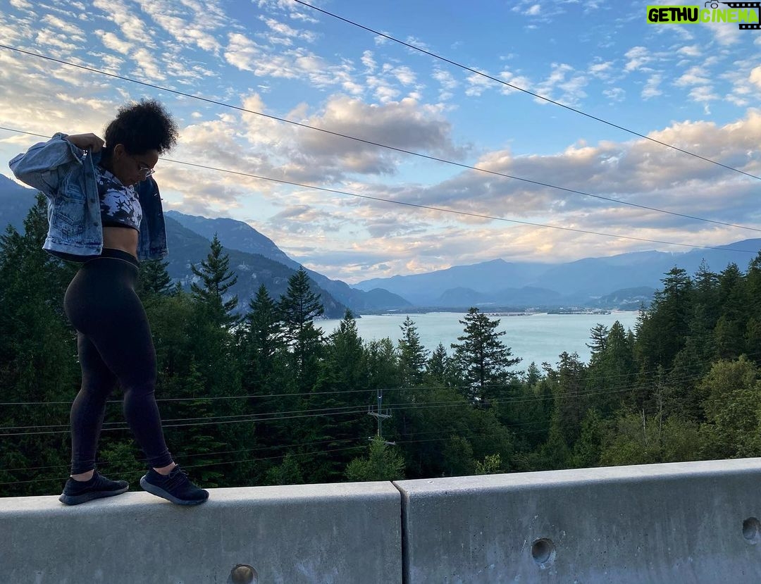 Latonya Williams Instagram - Me last year with my head in the clouds☁️, pursuing my dreams one step at a time. This year I’m still not coming down, but I’m seeing things a lot more clearly now.✨ (Not just because I got laser eye surgery🤓) #onestepatatime #clarity #pursueyourdreams #actorlife #actress #vancouver #vancouveractor