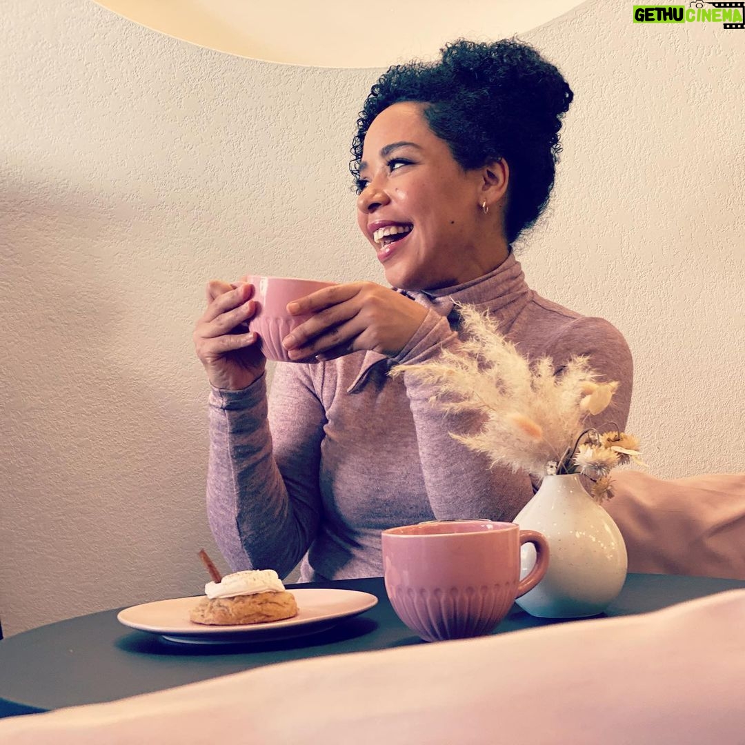 Latonya Williams Instagram - What’s the Tea? Well amidst moving (to a fab new apartment 😍) I was self-taping like a mad woman- and all the madness paid off! I booked not one but TWO supporting roles. Big thanks to my kickass agent @aaronmalexander, the eminently cool directors @christiewillwolf and @davidistrasser, and the boss babe casting directors Judy Lee and Ann Forry for making it all work! #bookedandbusy #actor #vancouver #hallmark #actress #vancouveractress #triskotalent #talent #blackactress #blackgirlmagic Pinkavo Cafe