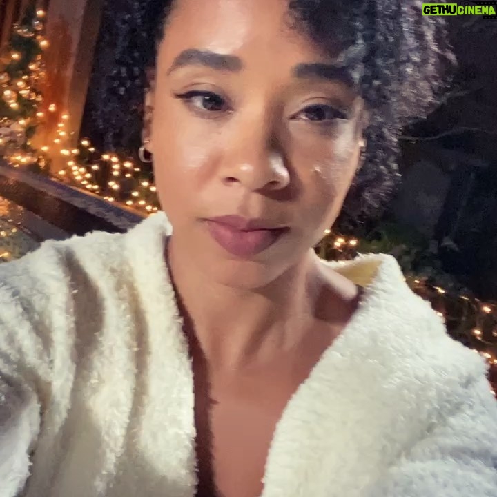 Latonya Williams Instagram - FINALLY #Merryliddlechristmaswedding airs tomorrow! So many special #bts moments I can’t wait to see what they caught on camera. Special thanks to our director @thesharonlewis and @kroniclemedia @moniquenla @korindianewilliams for being the baddest boss ladies behind the scenes making it ALL happen❤️. Watch it only on Lifetime!! #itsawonderfullifetime 🎄 . . . @lifetimetv @lifetimetvpr #christmasmovies #kellyrowland #christmas #family #blackexcellence #lifetimemovies #vancouveractor